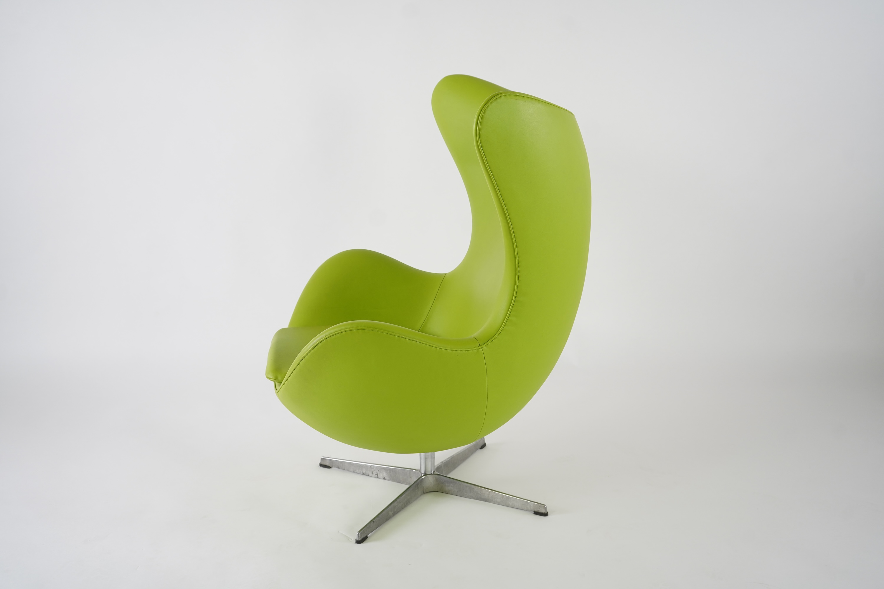 Arne Jacobsen (Danish, 1902–1971) for Fritz Hansen: An 'Egg' lounge chair